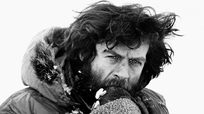 B4GB3T Sir Ranulph Twistleton Wykeham Fiennes explorer at North Pole at Easter 500 miles from Spitzbergen during transglobe expedition